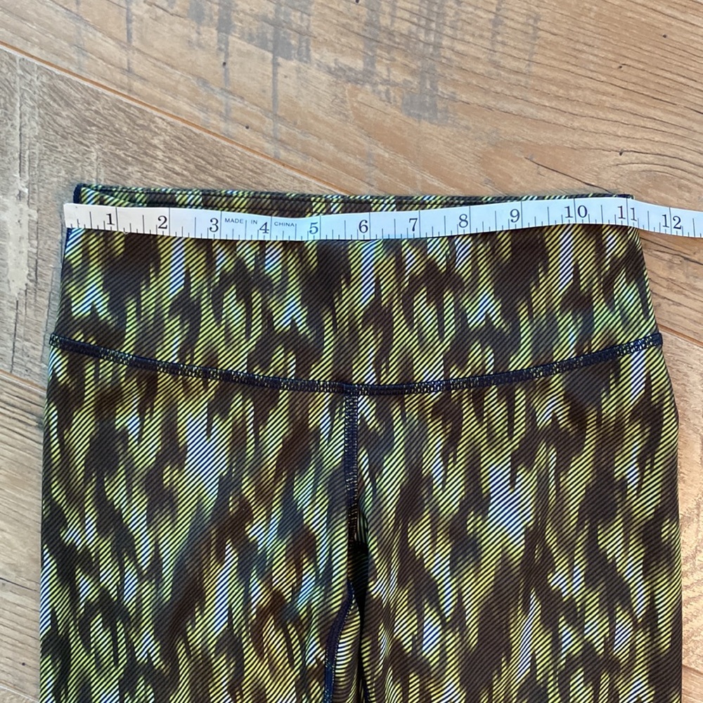 Lululemon Lusche Telemark Almost Pear Inkwell Green Print Leggings., size 2 - Picture 10 of 11
